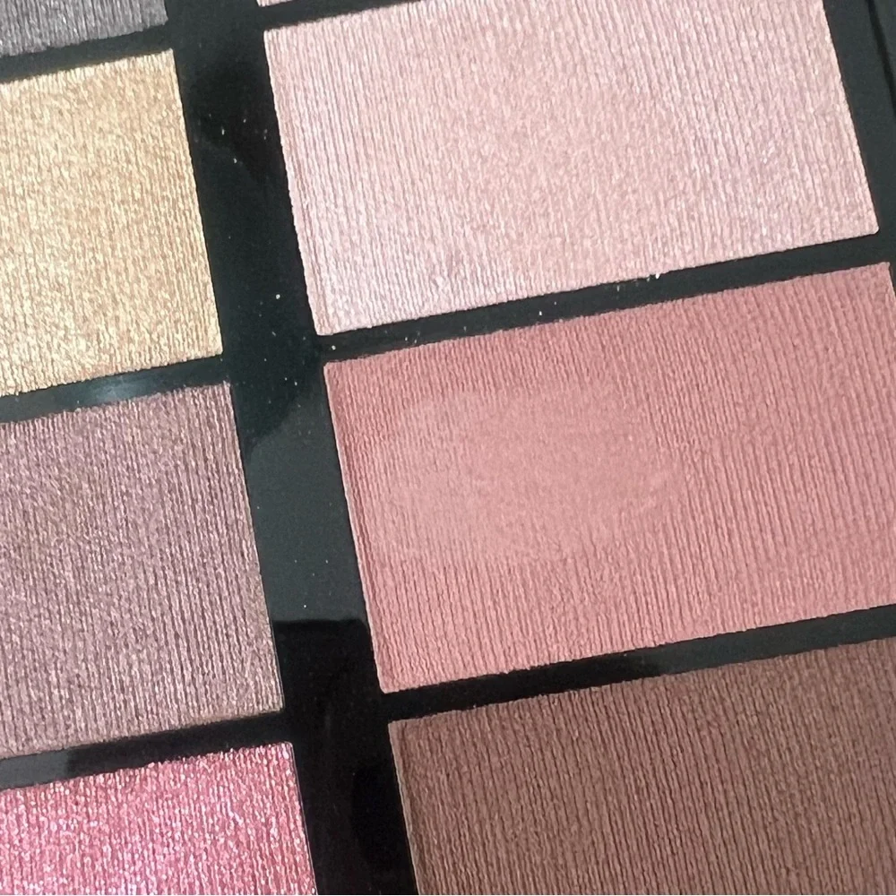 Eyeshadow Palette - Never used,  A color has a finger mark!